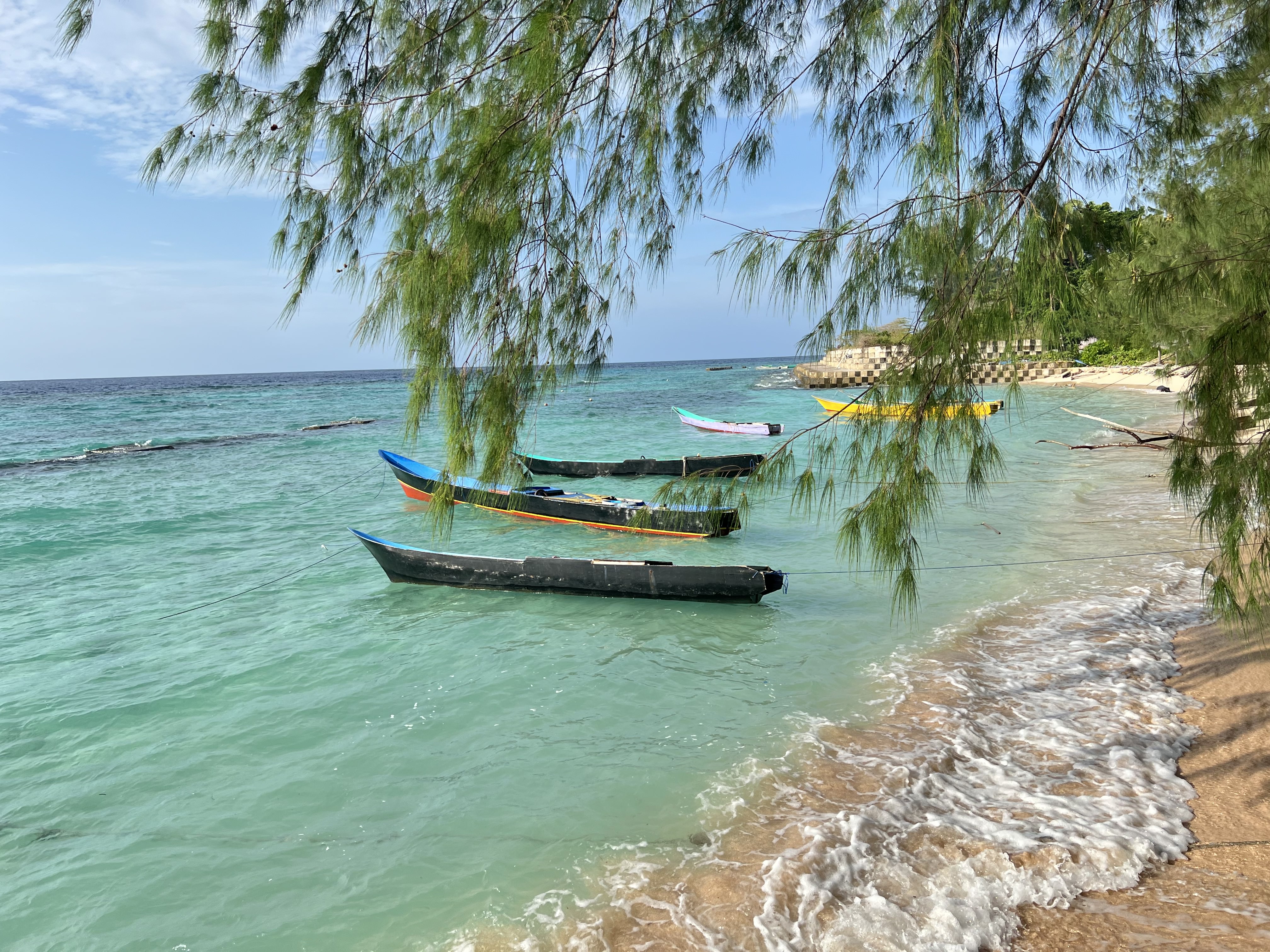 Pengalaman Damai di Pantai Cemara