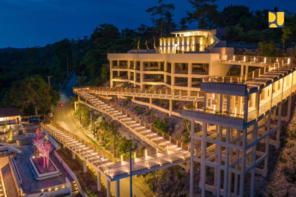 Puncak Toliamba, Tempat Nongkrong Asyik dengan Pemandangan Wakatobi dari Ketinggian